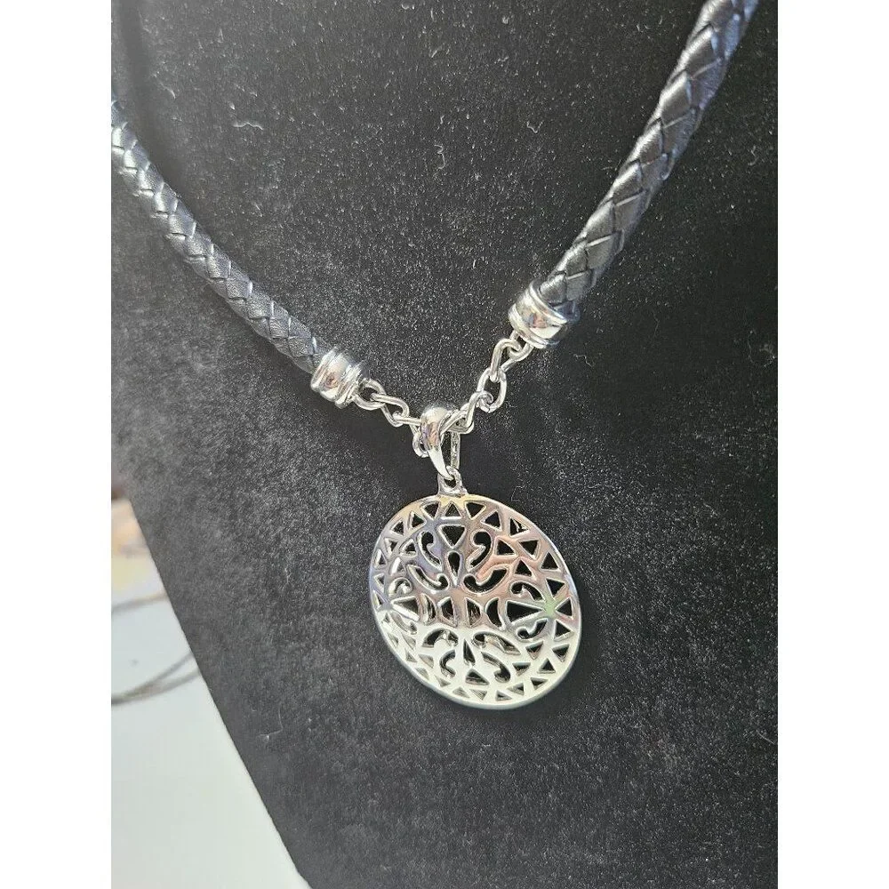 Premier Designs pretty necklace